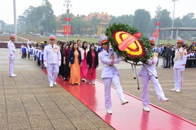 Trải nghiệm thăm Lăng Bác và Thiên Đường Bảo Sơn.